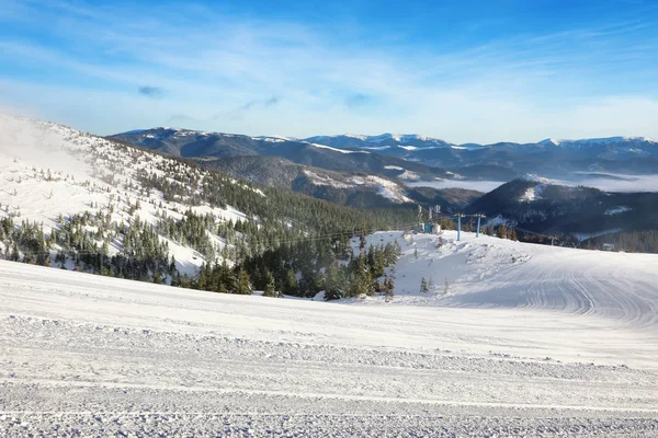 Ski slope at snowy resort — Stock Photo, Image