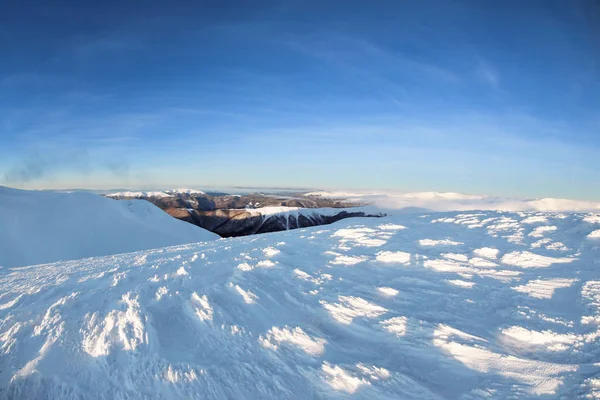 Krásné zasněžené hory Stock Fotografie