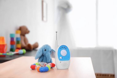 Bebek telsizi, rattle ve oyuncak 