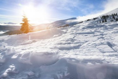 dağlar kış gününde