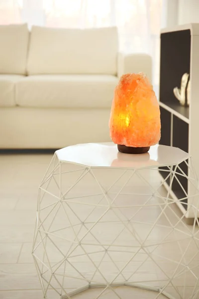 Himalayan salt lamp — Stock Photo, Image