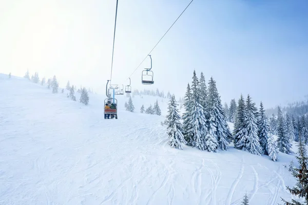 Ski lift at mountain resort — Stock Photo, Image