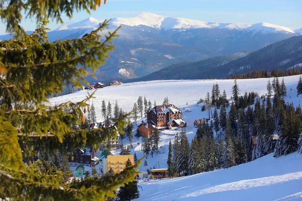 Snowy ski resort in mountains on winter day — Stock Photo, Image