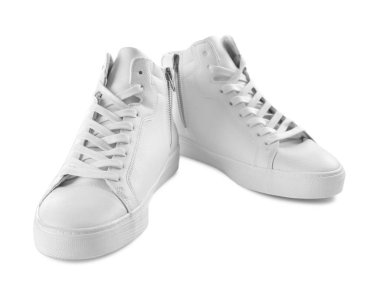 Beyaz arka planda günlük erkek ayakkabıları