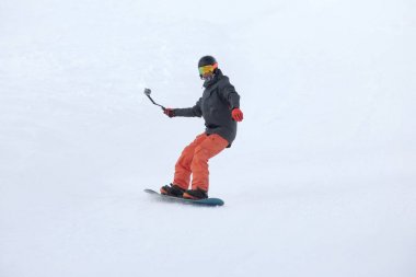Snowboard Kayak Bakırlı karlı Resort üzerinde. Kış tatili