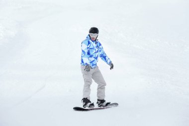 Snowboard Kayak Bakırlı karlı Resort üzerinde. Kış tatili
