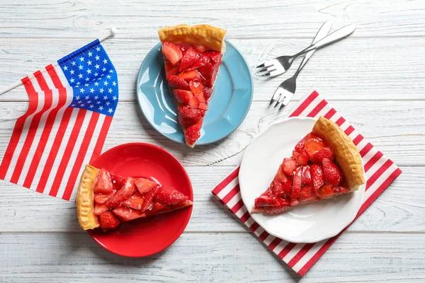 Lezzetli Amerikan Bayrağı Pasta Masada Parçaları — Stok fotoğraf