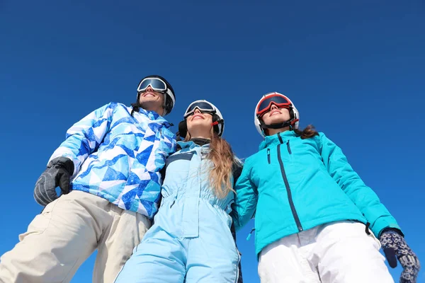 Group Happy Friends Ski Resort Winter Vacation — Stock Photo, Image