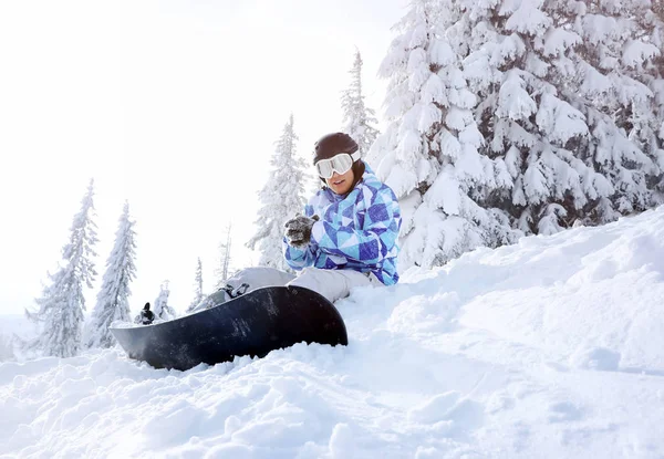 Hombre Snowboarder Pista Esquí Estación Nevada — Foto de Stock