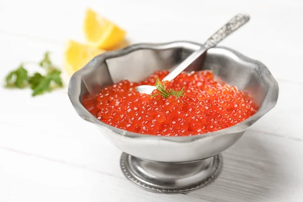 Cuenco Con Delicioso Caviar Rojo Mesa Blanca —  Fotos de Stock