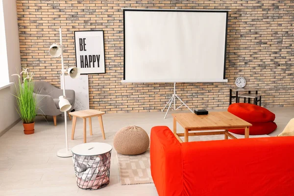 홈 시네마와 함께 현대적인 객실의 인테리어 — 스톡 사진
