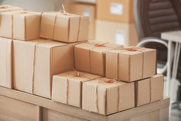 Parcelas Prontas Para Envio Cliente Mesa Escritório Casa — Fotografia de Stock