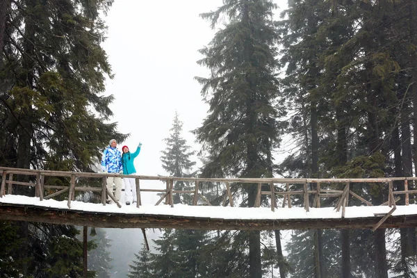 Lovely Couple Standing Bridge Snowy Forest Winter Vacation — Stock Photo, Image