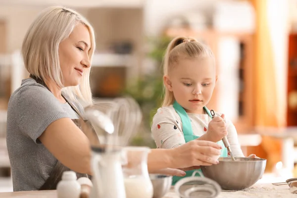 Little Girl Her Grandmother Preparing Dough Together Kitchen — Stock Photo, Image