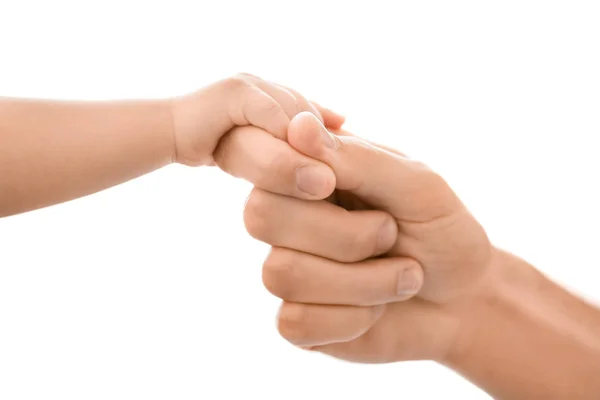 Giovane papà che tiene per mano il suo piccolo figlio, primo piano — Foto Stock