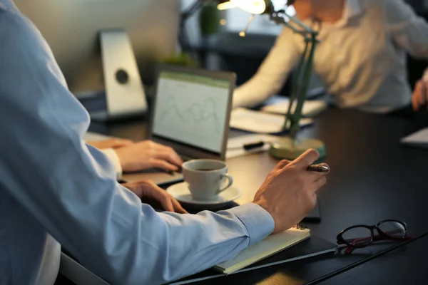 De personeelsleden van het Bureau met zakelijke bijeenkomst — Stockfoto