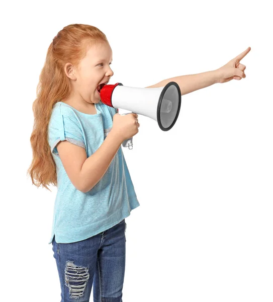 Nettes kleines Mädchen ruft in Megafon auf weißem Hintergrund — Stockfoto