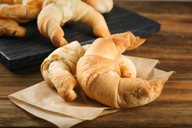 Ahşap masa lezzetli Hilal rulo