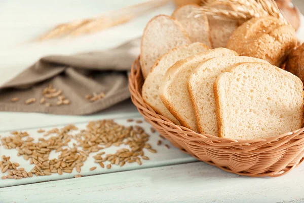 Cesta Con Productos Pan Mesa —  Fotos de Stock