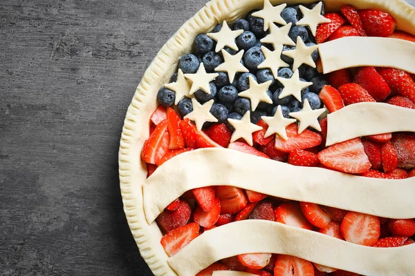 Amerikan Bayrağı Pasta Gri Arka Plan Üzerinde — Stok fotoğraf