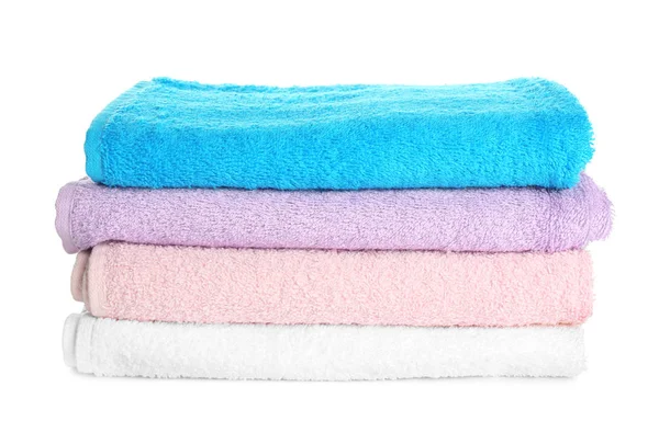 Beyaz Arka Plan Üzerinde Temiz Havlu Yığını Çamaşır Günü — Stok fotoğraf
