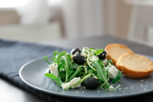 Salad Olives Arugula Leaves Closeup — Stock Photo, Image