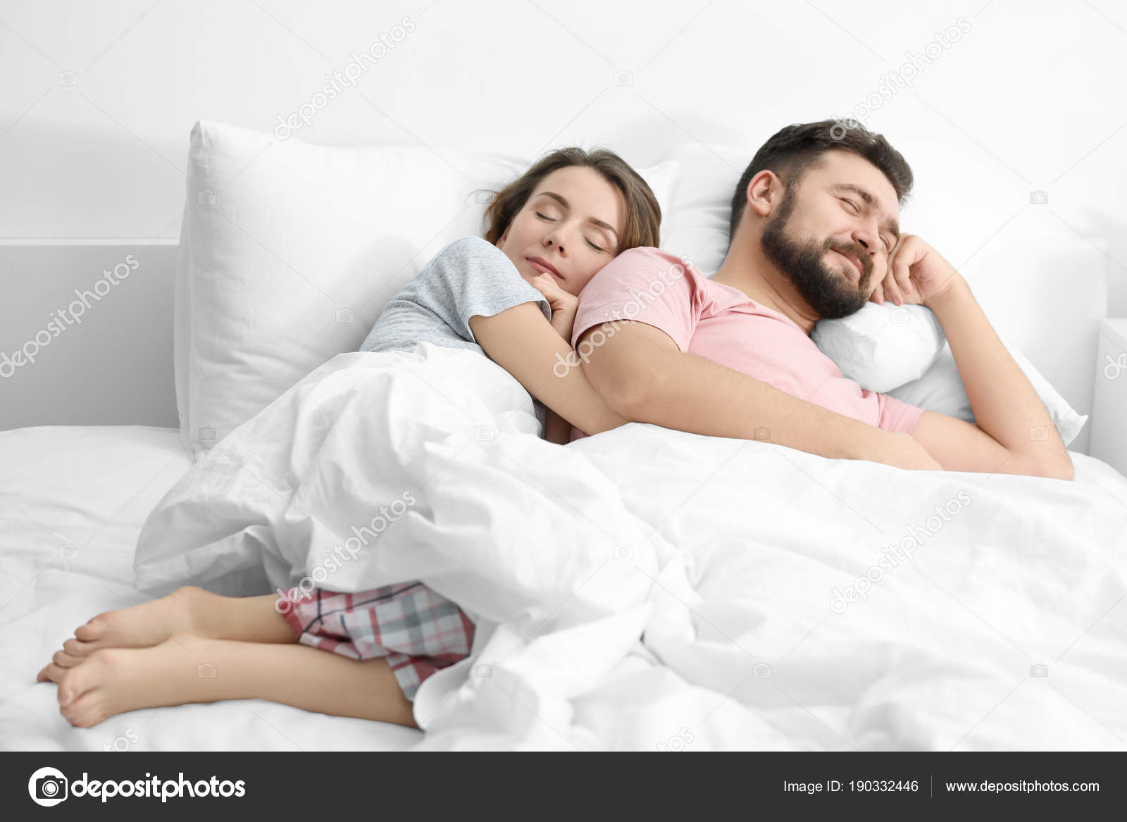 Муж т спящую жену. Type of Sleep wife and husband.