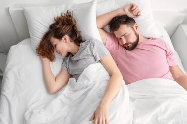 Karı koca yatakta 