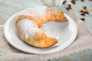 Lezzetli Hilal ile plaka rulo masada