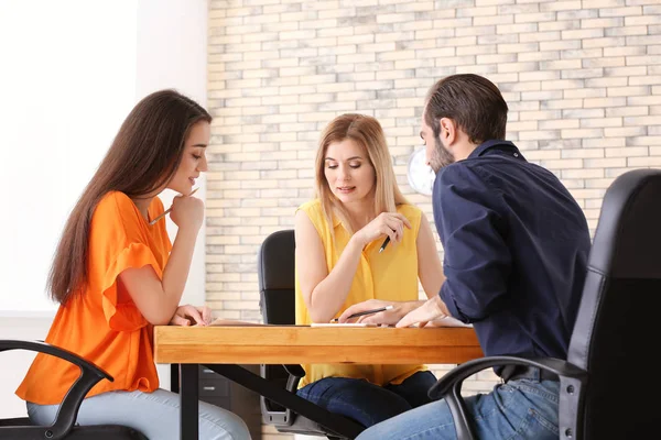 Real Estate Agent Trainee Client Office — Stock Photo, Image