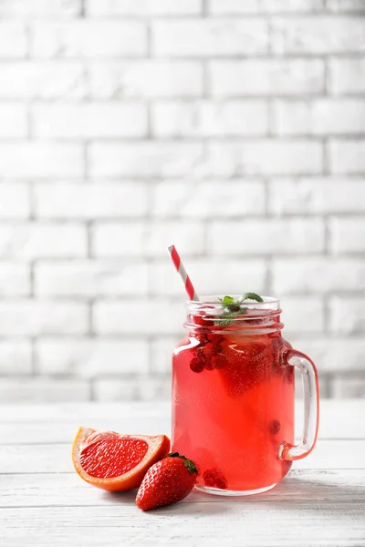 Mason Jar Fresh Lemonade Berries Table — Stock Photo, Image