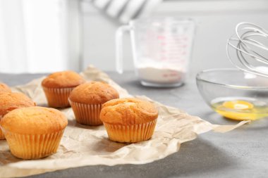 Lezzetli kek masada. Taze fırın