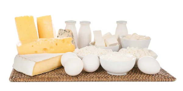 Färska Mjölkprodukter Och Ägg Vit Bakgrund — Stockfoto