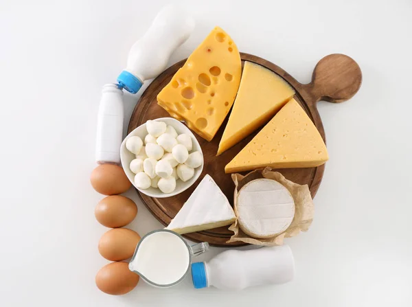 Свежие Молочные Продукты Яйца Белом Фоне — стоковое фото