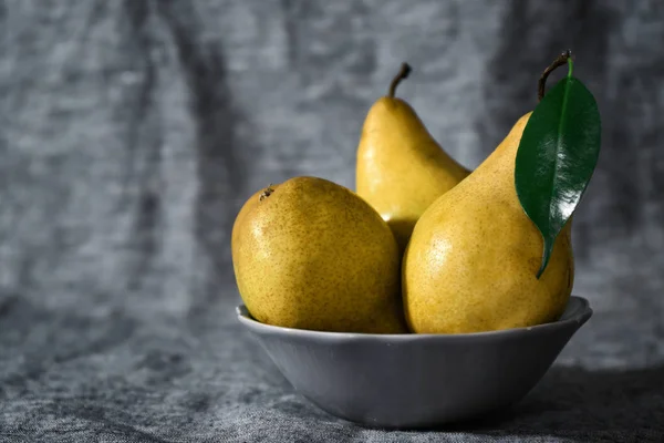 Kom Met Verse Rijpe Peren Doek — Stockfoto