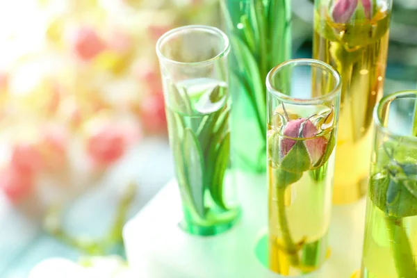 Glazen Buizen Met Verschillende Parfum Oliën Rek — Stockfoto