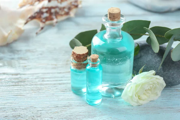 Flessen met parfum olie — Stockfoto