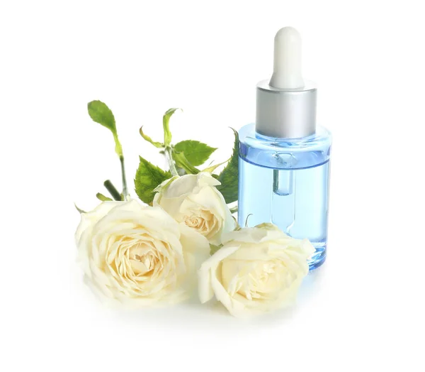 Fles parfum olie en bloemen — Stockfoto