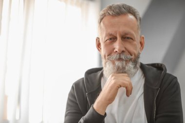 Komuta sizde rahat kıyafetler kapalı portresi