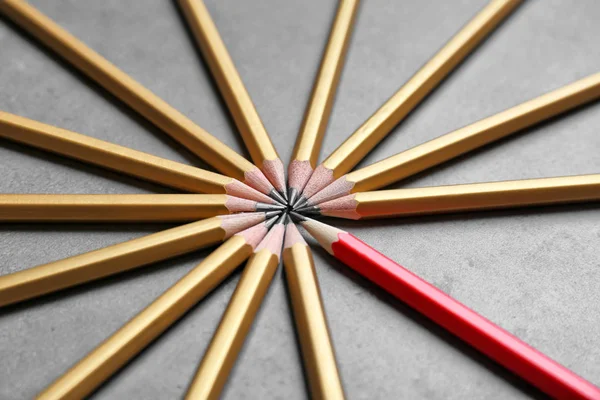 One Red Pencil Golden Ones Gray Background Difference Uniqueness Concept — Stock Photo, Image