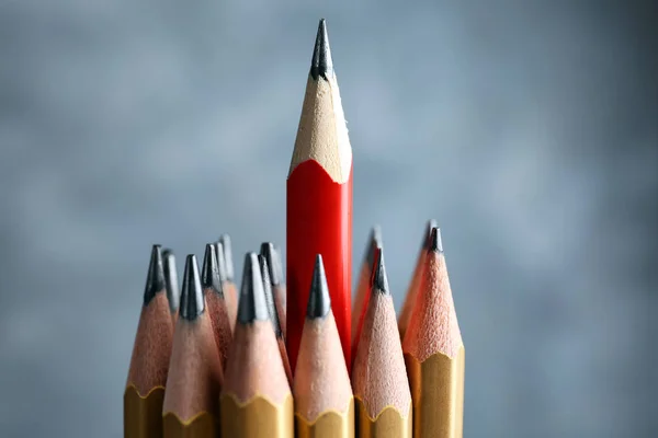 One Red Pencil Golden Ones Blurred Background Difference Uniqueness Concept — Stock Photo, Image