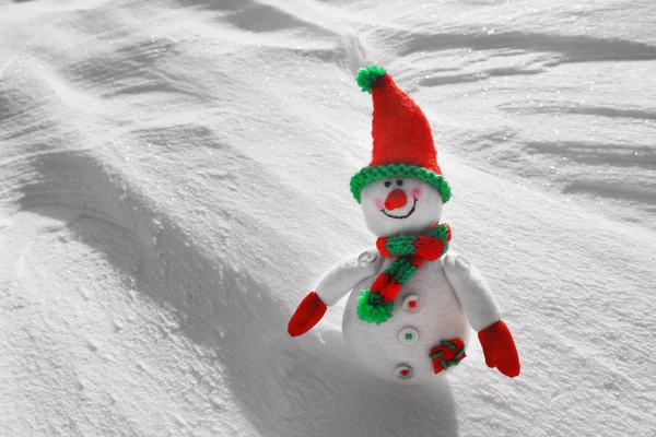 Spielzeugschneemann Einem Sonnigen Frostigen Tag Winterurlaub — Stockfoto