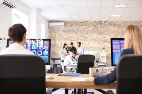 Young Women Working Office Finance Trading — Stock Photo, Image