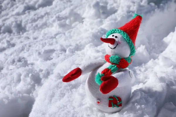 Spielzeugschneemann Einem Sonnigen Frostigen Tag Winterurlaub — Stockfoto