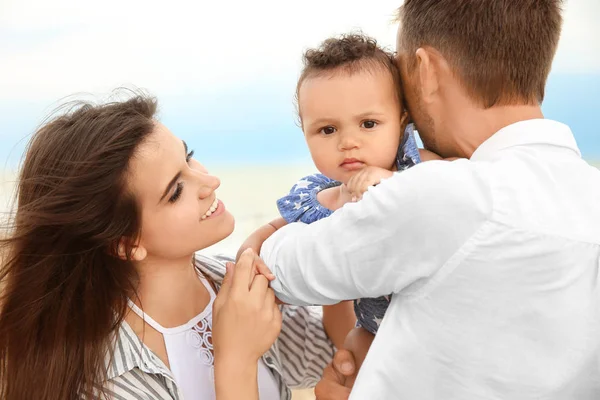 Couple with little daughter — Stock Photo, Image