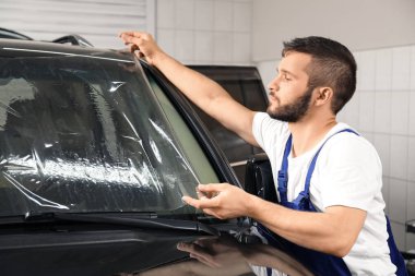 İşçi renklendirme araba penceresi 