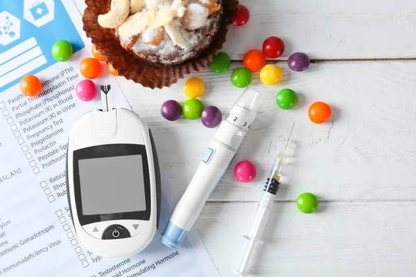 Dijital Şeker Ölçüm, tatlılar ve test formu — Stok fotoğraf