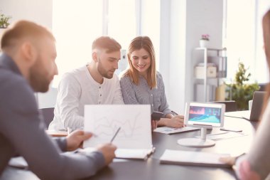 Ofis çalışanları toplantısı