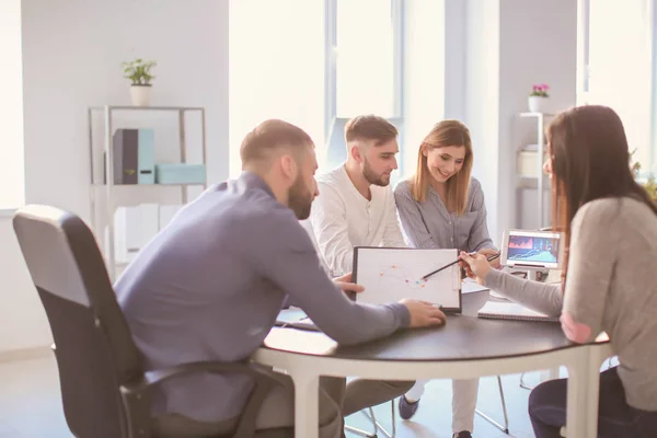 Office employees having meeting — Stock Photo, Image