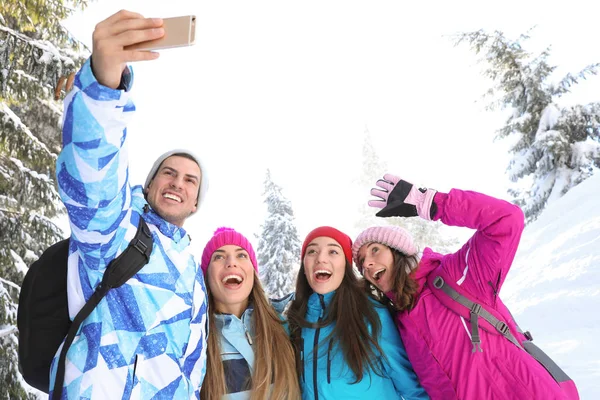 Selfie alarak arkadaş grubu — Stok fotoğraf